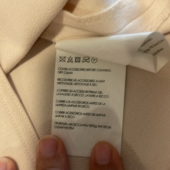 Club Monaco size large top in cream - Picture 6 of 8